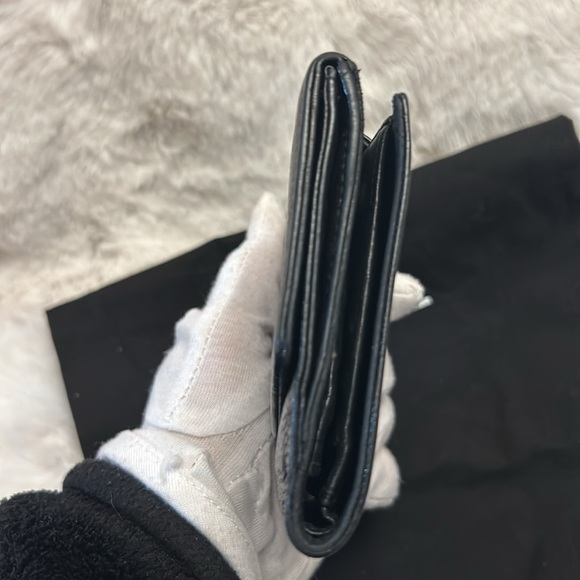 Chanel Black leather small compact bifold wallet - Picture 6 of 17